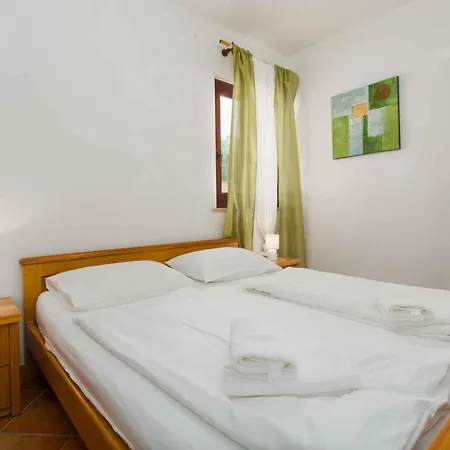 Apartment In 43010 Porec